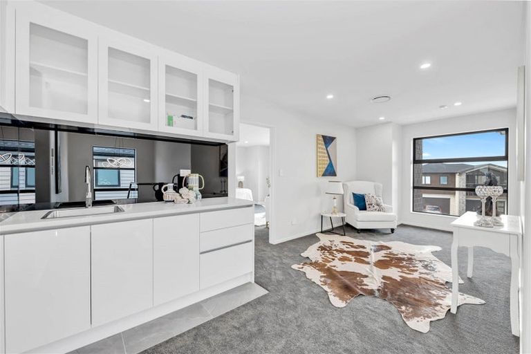 Photo of property in 60 Drumbuoy Drive, Flat Bush, Auckland, 2019