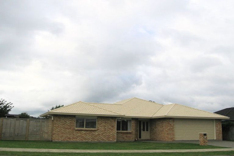 Photo of property in 5 Holcombe Drive, Paraparaumu, 5032