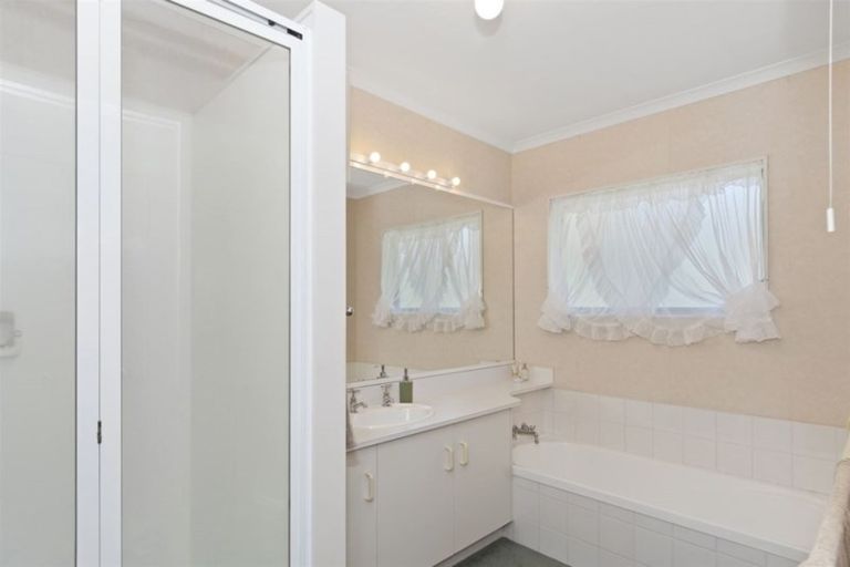 Photo of property in 1 Ryegrass Dell, Welcome Bay, Tauranga, 3112