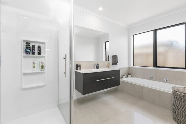 Photo of property in 97 The Boulevard, Papamoa Beach, Papamoa, 3118