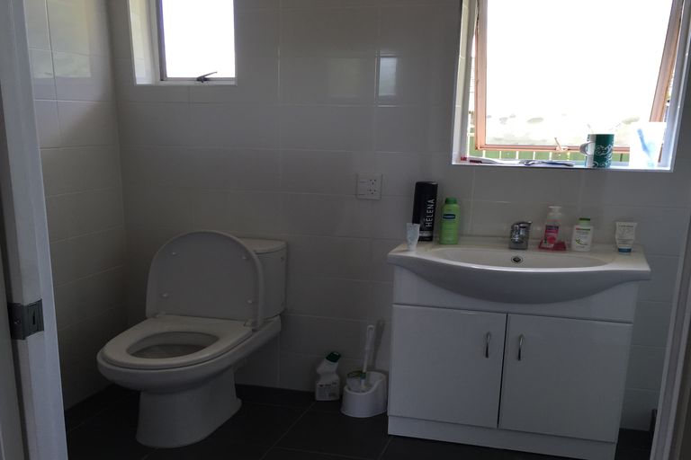 Photo of property in 15 Ashcroft Avenue, Mangere Bridge, Auckland, 2022