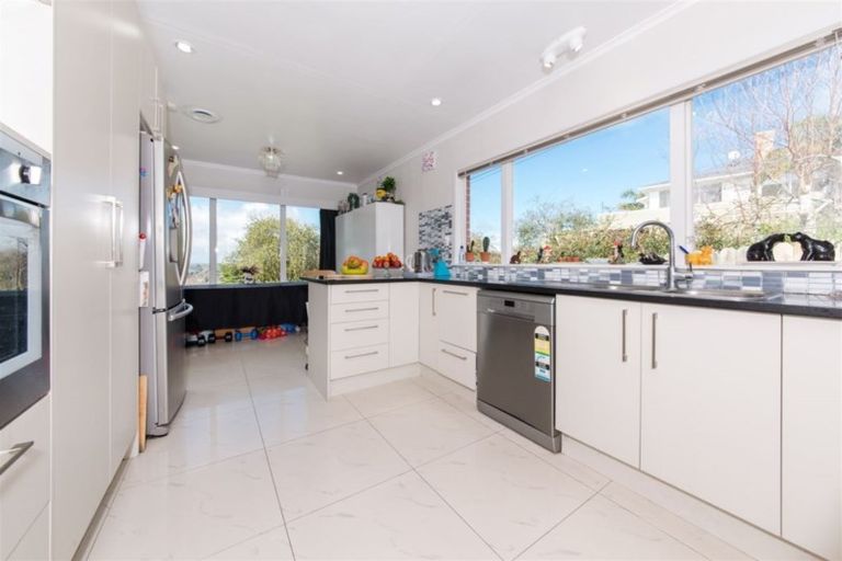 Photo of property in 52 Pleasant Road, Glen Eden, Auckland, 0602