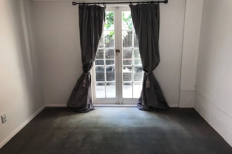 Photo of property in 17b Warwick Street, Morningside, Auckland, 1022