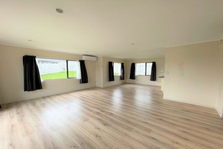 Photo of property in 104 Pitt Avenue, Clendon Park, Auckland, 2103