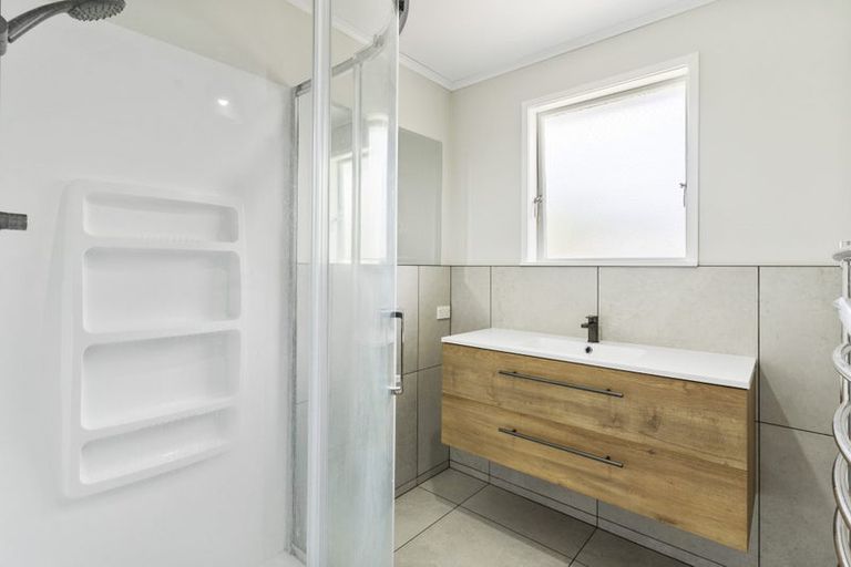 Photo of property in 69a Woodglen Road, Glen Eden, Auckland, 0602