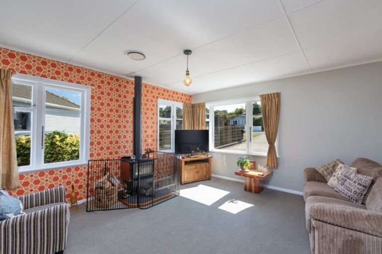 Photo of property in 2 Kapiti Crescent, Titahi Bay, Porirua, 5022
