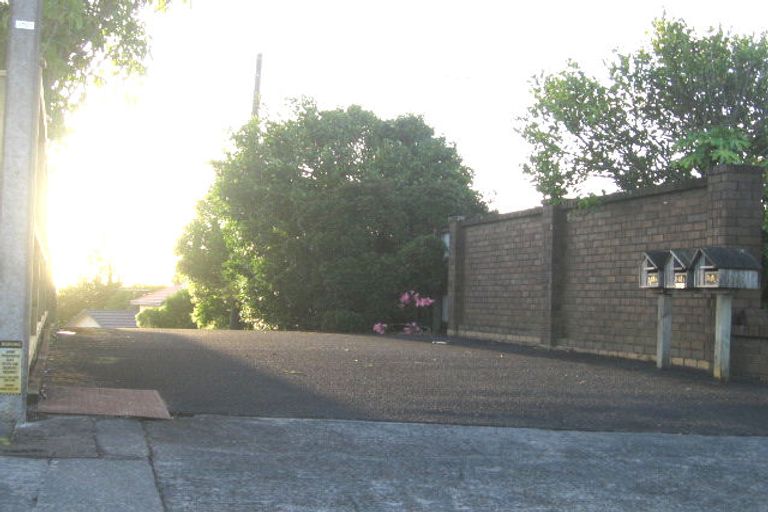 Photo of property in 1/245 Glenfield Road, Hillcrest, Auckland, 0627