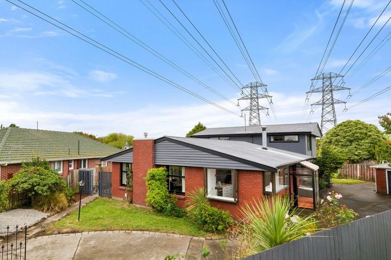 Photo of property in 16 Ilfracombe Place, Burnside, Christchurch, 8053