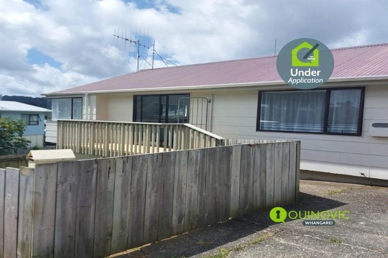 Photo of property in 8a Logan Place, Te Kamo, Whangarei, 0112