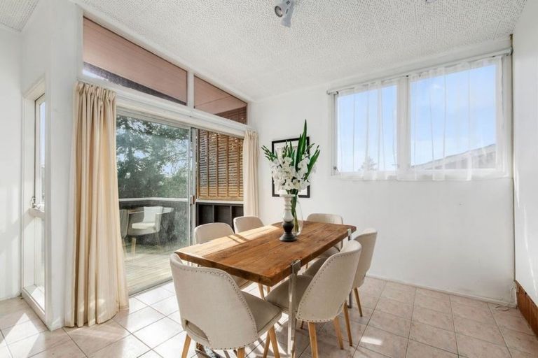 Photo of property in 12 Nor'east Drive, Northcross, Auckland, 0632
