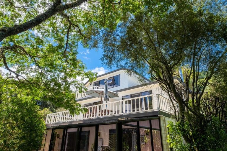 Photo of property in 34 Milton Terrace, Picton, 7220