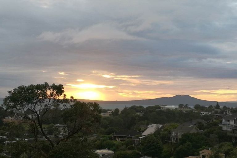 Photo of property in 3/180 Browns Bay Road, Murrays Bay, Auckland, 0630