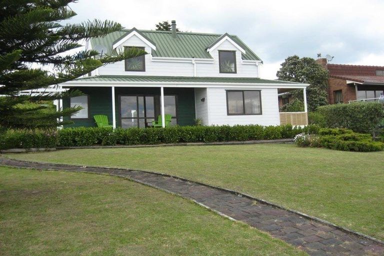 Photo of property in 48 Pacific Parade, Army Bay, Whangaparaoa, 0930