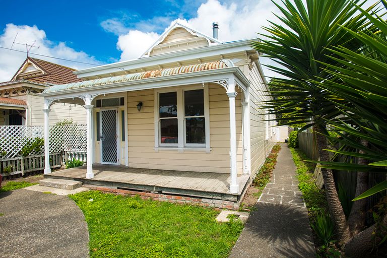 Photo of property in 100 Ormond Road, Whataupoko, Gisborne, 4010