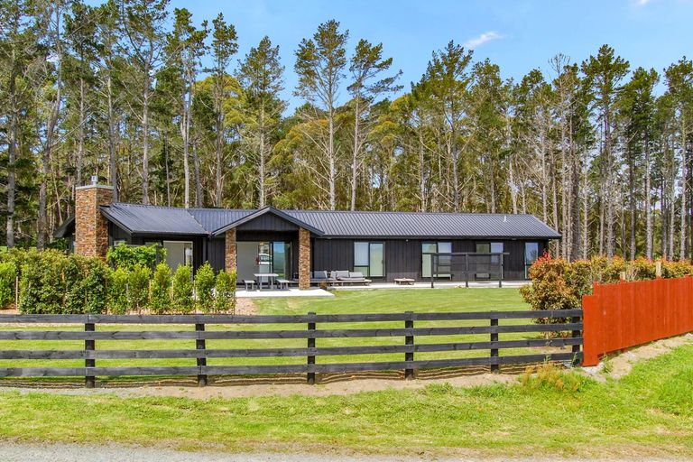 Photo of property in 1 Gumtree Way, Kaiwaka, 0573