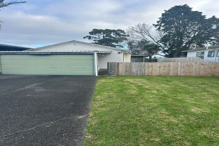 Photo of property in 1/8 Holman Road, Te Atatu Peninsula, Auckland, 0610