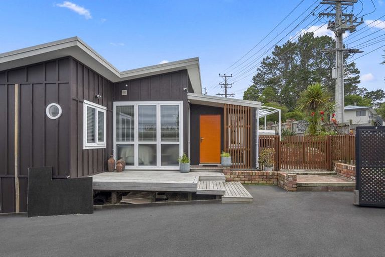 Photo of property in 127 Vipond Road, Stanmore Bay, Whangaparaoa, 0932