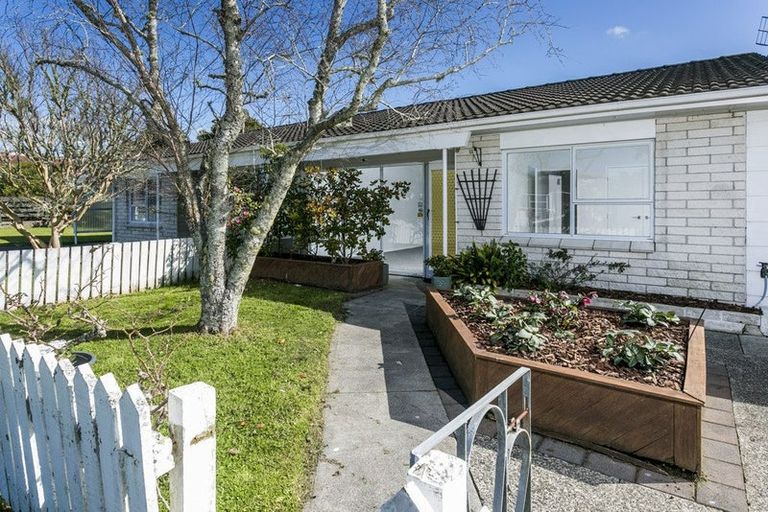Photo of property in 1/20 Chartwell Avenue, Glenfield, Auckland, 0629