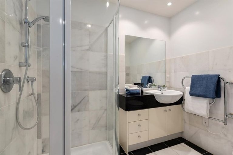 Photo of property in 2d/5 The Promenade, Takapuna, Auckland, 0622