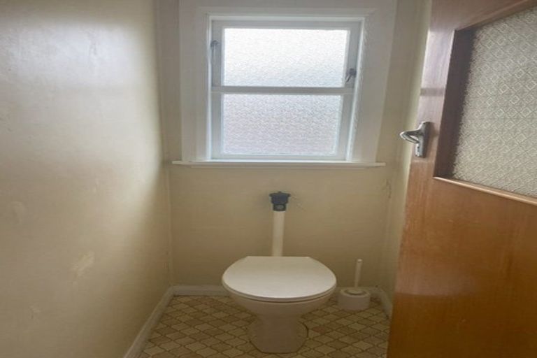 Photo of property in 17 Raroa Terrace, Tawa, Wellington, 5028