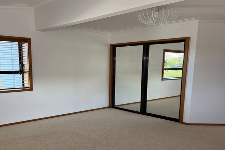 Photo of property in 9 Poaka Place, Beach Haven, Auckland, 0626