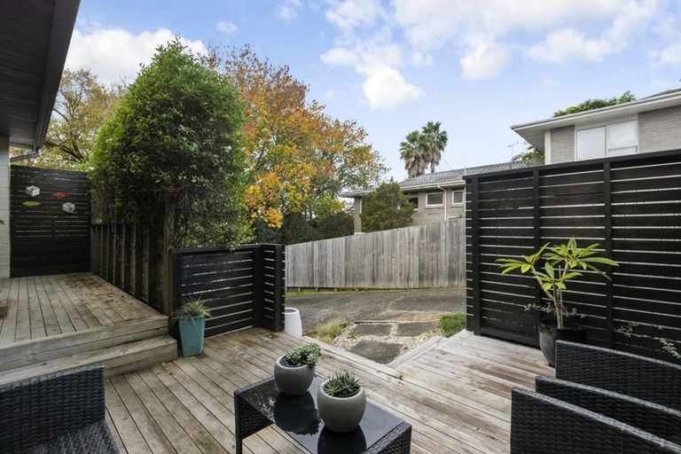 Photo of property in 4/20 Penning Road, Castor Bay, Auckland, 0620