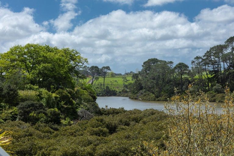 Photo of property in 39 Kent Terrace, Riverhead, 0820