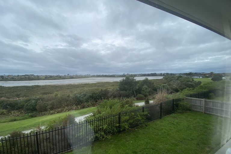 Photo of property in 7 Iwinuku Crescent, Wattle Downs, Auckland, 2103