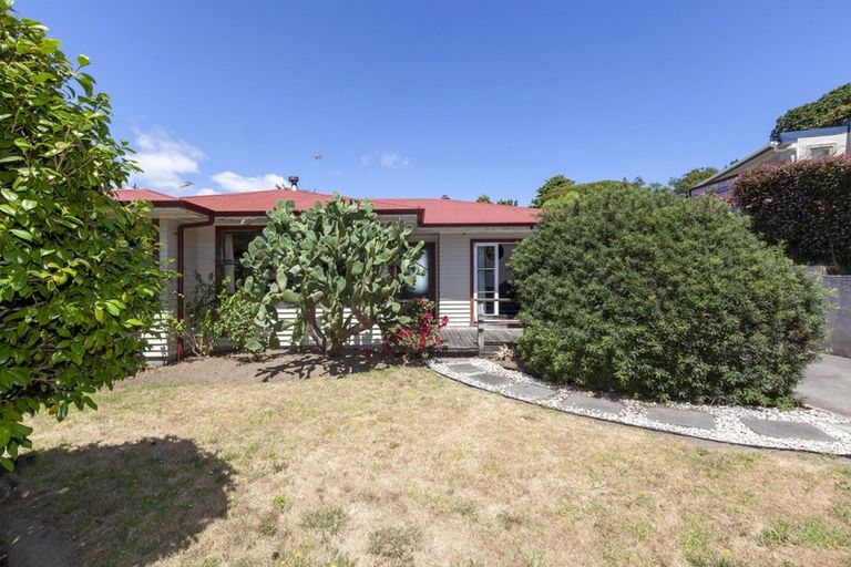 Photo of property in 38 Tiromoana Road, Raumati South, Paraparaumu, 5032