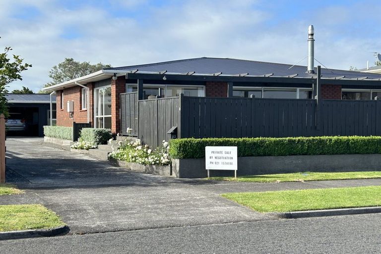 Photo of property in 23 Truby King Street, Merrilands, New Plymouth, 4312