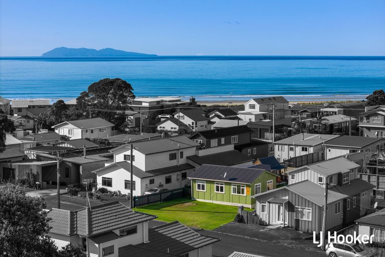 Photo of property in 12 Marine Avenue, Waihi Beach, 3611