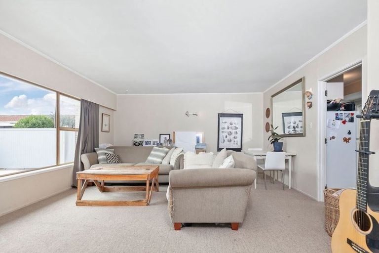 Photo of property in 2/6 Trafalgar Road, Milford, Auckland, 0620