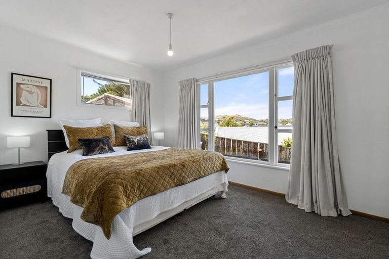 Photo of property in 26 Stewart Drive, Newlands, Wellington, 6037