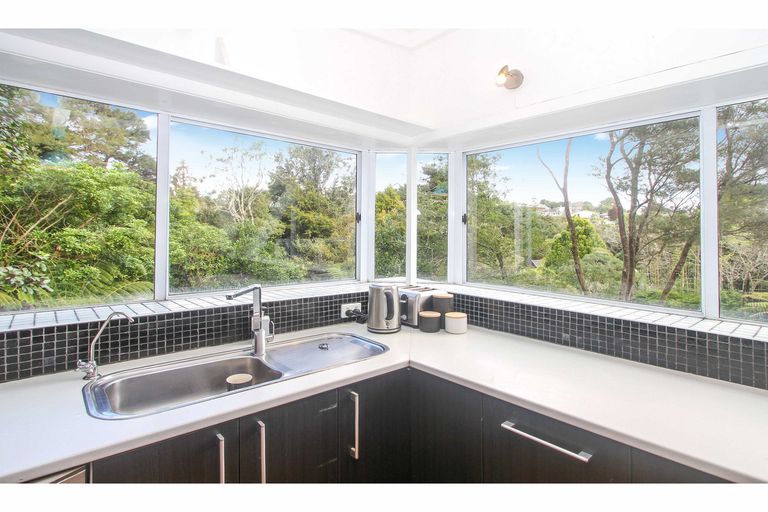 Photo of property in 120 Park Hill Road, Birkenhead, Auckland, 0626