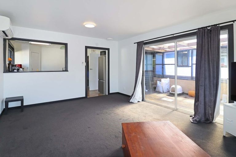 Photo of property in 15 Hinau Grove, Wainuiomata, Lower Hutt, 5014