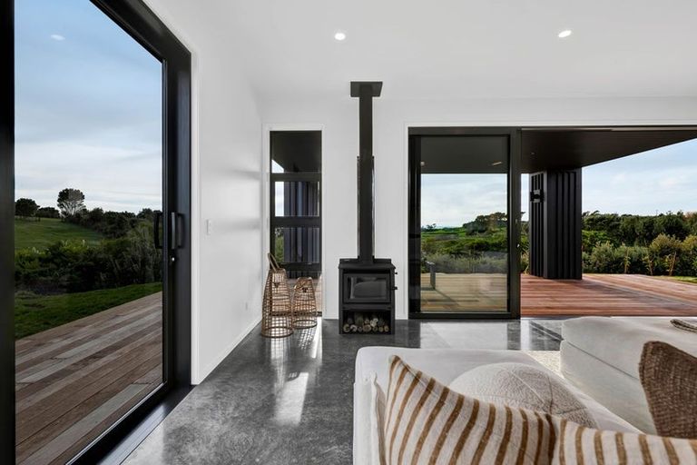 Photo of property in 29 Washer Road, Omata, New Plymouth, 4374