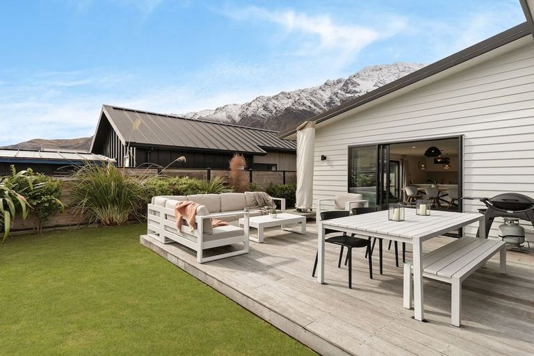 Photo of property in 13 Wheat Street, Jacks Point, Queenstown, 9371