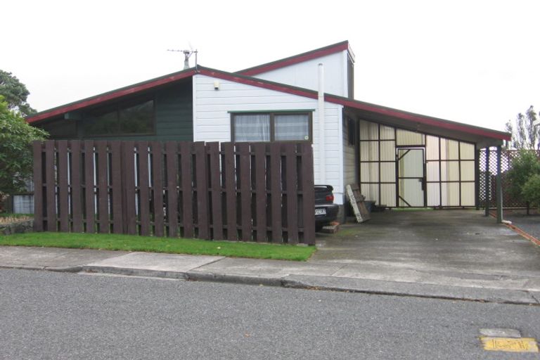 Photo of property in 65 Chapman Street, Newlands, Wellington, 6037