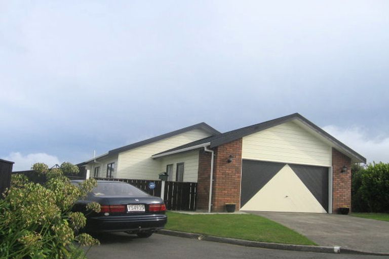 Photo of property in 12 Lemonwood Grove, Maungaraki, Lower Hutt, 5010