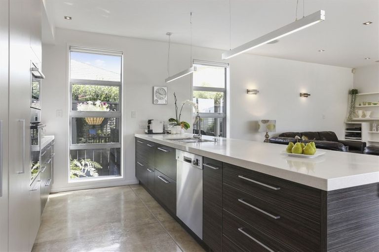Photo of property in 5 Alberta Street, Point Chevalier, Auckland, 1022