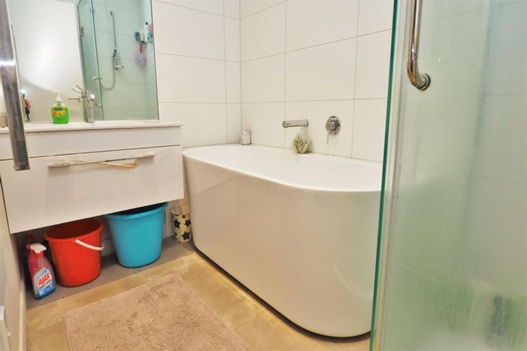 Photo of property in 13 Kaihua Terrace, Mangere Bridge, Auckland, 2022