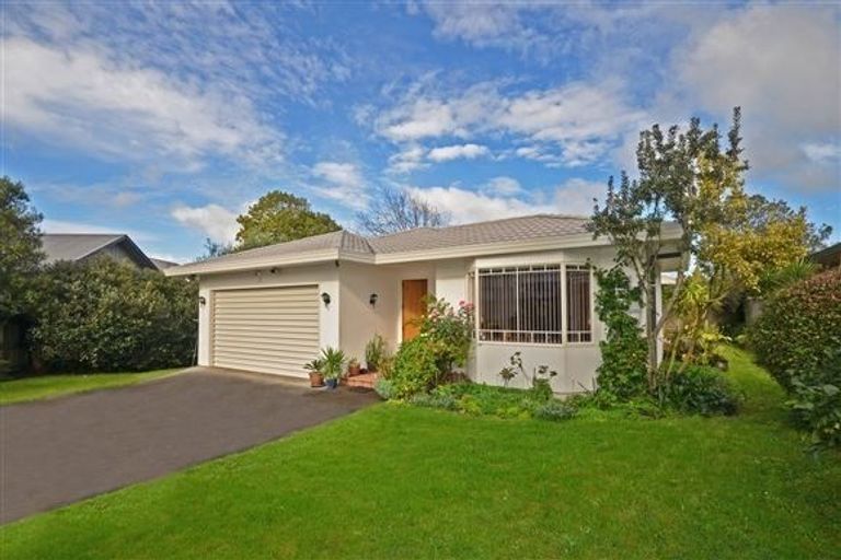 Photo of property in 5 Tokay Place, Huapai, Kumeu, 0810