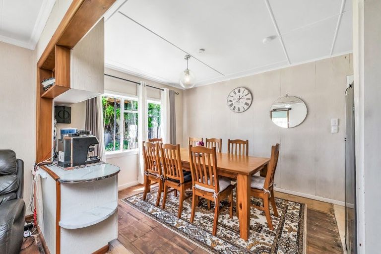 Photo of property in 12 Gift Street, Coalgate, 7673