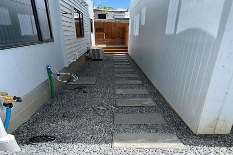 Photo of property in 16 Christmas Road, Manurewa, Auckland, 2102