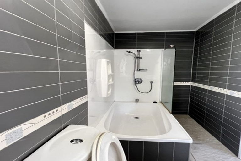 Photo of property in 31 Lyren Place, Half Moon Bay, Auckland, 2012