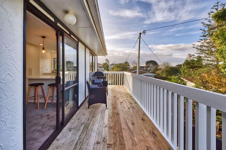 Photo of property in 2/7 Te Atatu Road, Te Atatu South, Auckland, 0610