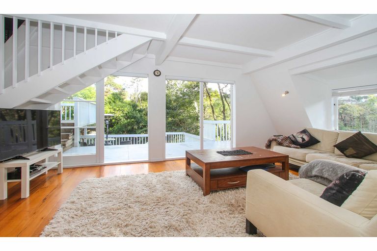 Photo of property in 120 Park Hill Road, Birkenhead, Auckland, 0626