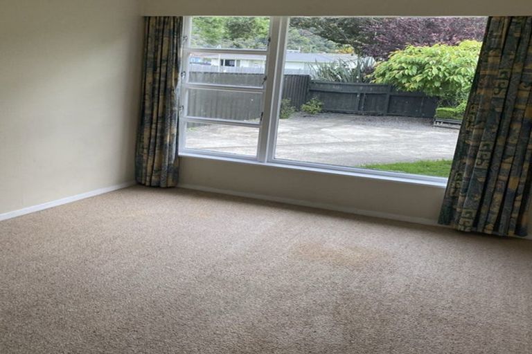 Photo of property in 160 Wainuiomata Road, Wainuiomata, Lower Hutt, 5014