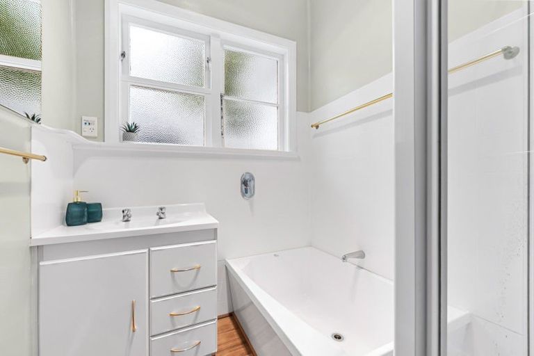 Photo of property in 1 Summit Road, Fairfield, Lower Hutt, 5011