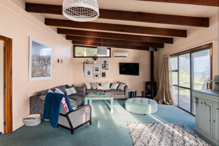 Photo of property in 15 Makorori Beach Road, Makorori, Gisborne, 4073